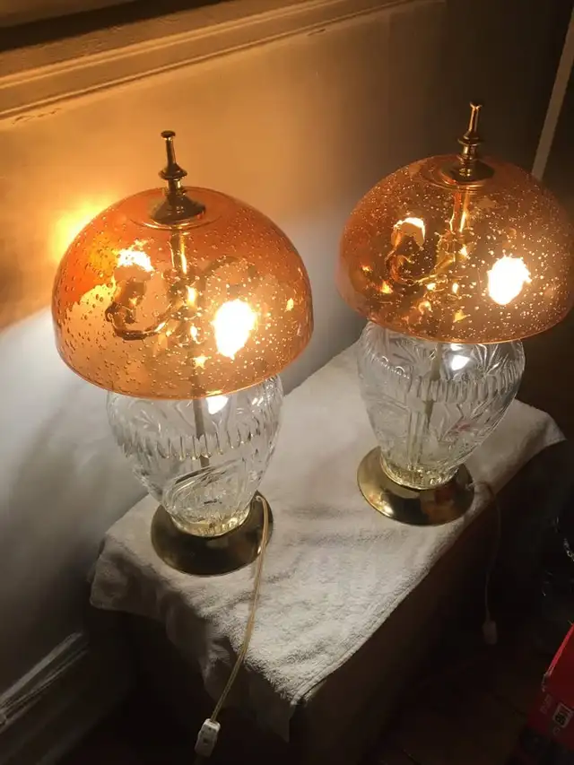 2 Mid Century Italian Crystal Glass & Orange Lucite Lamps - $250 in Indoor Lighting & Fans in City of Montréal - Image 3