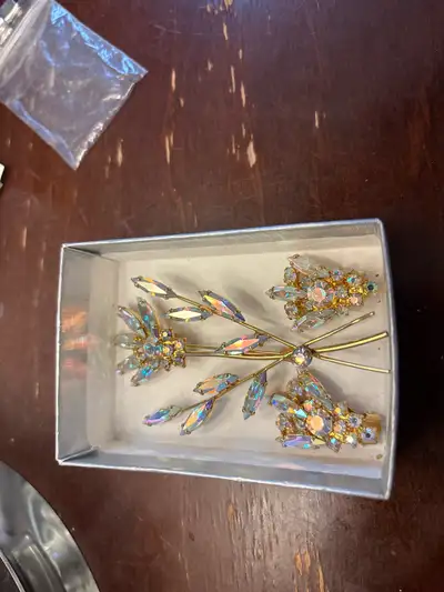 Vintage looking Jewlery, View more
