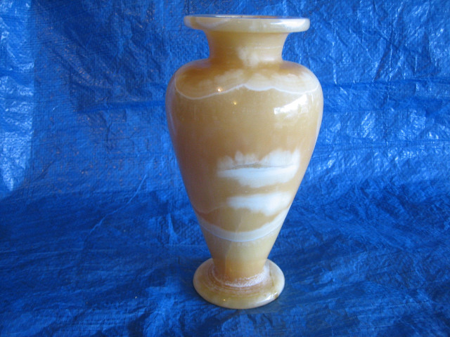 ALABASTER STONE VASE in Home Décor & Accents in Comox / Courtenay / Cumberland
