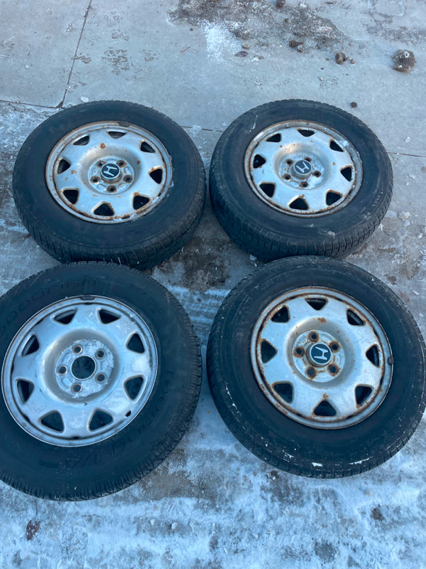 (4) 205/70R15 Allseason Tires on CRV Wheels in Tires & Rims in Winnipeg