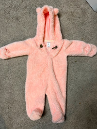 Pink bunting suit size 6months