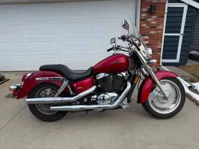 2004 Honda Shadow Sabre VT1100C2, 1100 cc, well maintained, always stored indoors, extra Mustang sea...