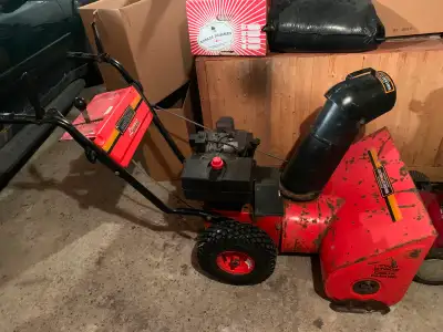 Mastercraft Snowblower 8HP Tecumseh Engine 26” wide 8 speeds plus reverse Runs excellent, but needs...