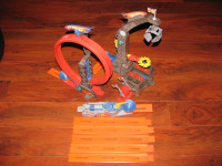 Hot Wheels® Trick Tracks Triple Stunt Set