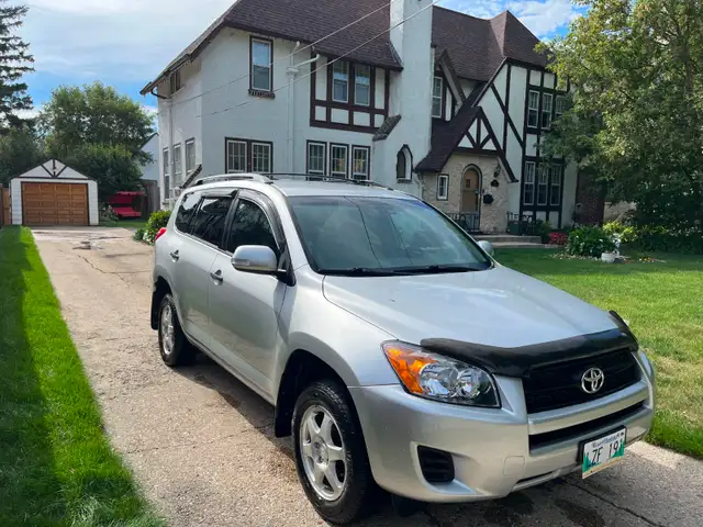 2011 RAV4 AWD JUST SAFETIED. No rust, clean title great heat and