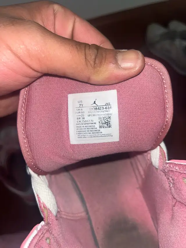 Nike pink  Air Jordan 1 size 7y used in Men's Shoes in City of Toronto - Image 6