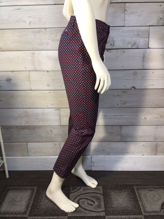 CLOSET SALE - Tommy Hilfiger cropped summer pants - aa25 in Women's - Bottoms in Cambridge - Image 3