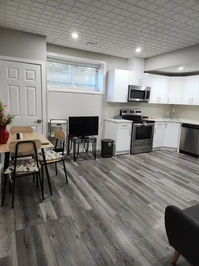 One furnished big bedroom available for rent in the basement in Windermere, Ambleside. One block awa...