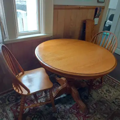 Oak pedestal table and 6 chairs,2 leaves. Well taken care of.Solid. 5 chairs have cushions.neutral c...