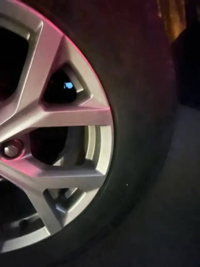 255/50R20 winter tires on rim in Tires & Rims in Markham / York Region - Image 4