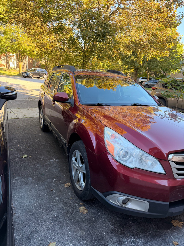 2011 Subaru outback in Cars & Trucks in Markham / York Region - Image 2