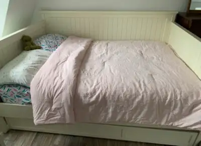 Double bed tufted polyester comforter pink, View more