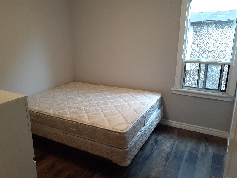 Two Master Bedrooms Available (1050 & 900) Room Rentals & Roommates