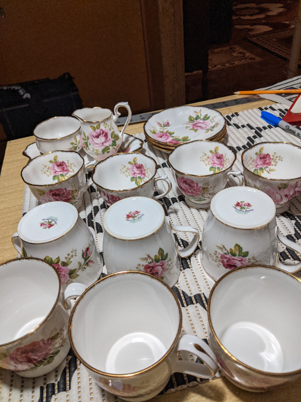 Tea mugs Royal Albert - American Beauty in Kitchen & Dining Wares in Winnipeg - Image 3