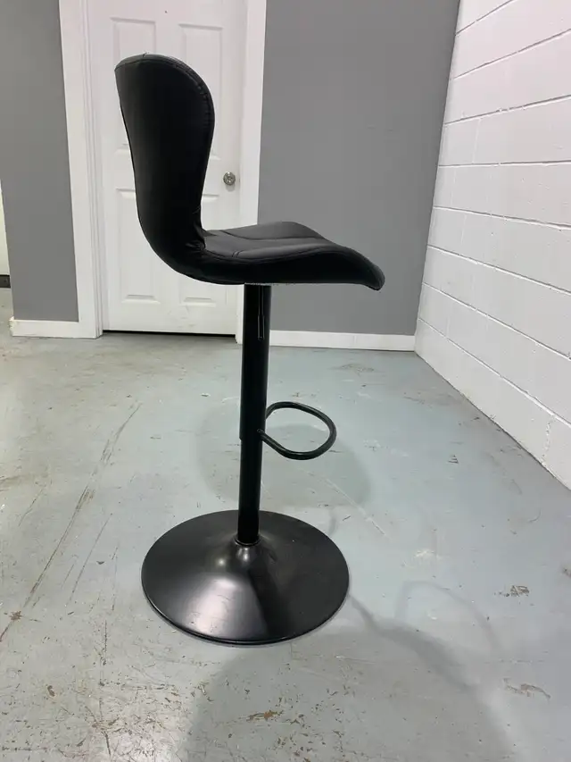 Bar stool leather in Chairs & Recliners in Mississauga / Peel Region - Image 3