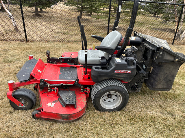 Gravely Pro Turn 160  in Lawnmowers & Leaf Blowers in Strathcona County