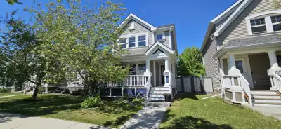 Beautiful 4 Bedroom Home in Summerside – Year-Round Lake Access!