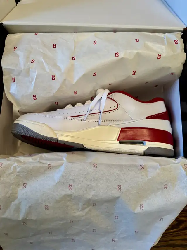 Air Jordan 2/3 'White Varsity Red' Size 8 in Men's Shoes in City of Toronto - Image 5