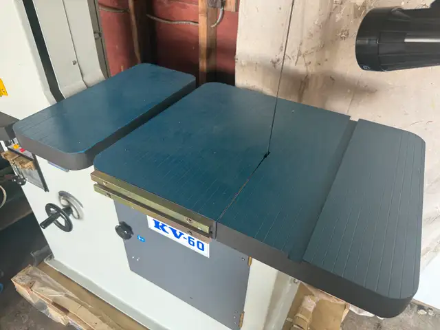 kv60 upright metal cutting bandsaw  in Power Tools in Calgary - Image 6