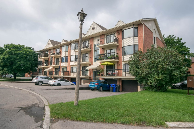 Condo de LUXE Gatineau, 2 chambres, garage, cathédrale, 1800 Long