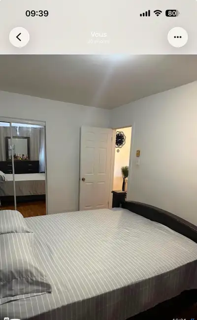 Un grand 5 1/2 très propre avec deux balcons et trois chambres à coucher. Face à une école Primaire,...