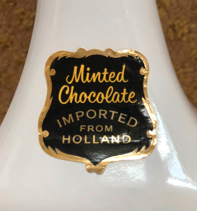 Vintage - Minted Chocolate Vandermint Liqueur Milk Glass in Arts & Collectibles in Moncton - Image 2