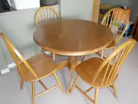 GREAT DEAL ON GOOD QUALITY SIX PIECE DINETTE