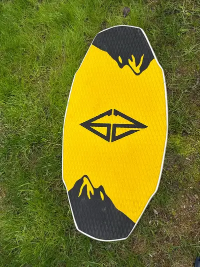 Get ready to shred with this GoZone K2 Board! It's in good shape and ready for some serious wave act...