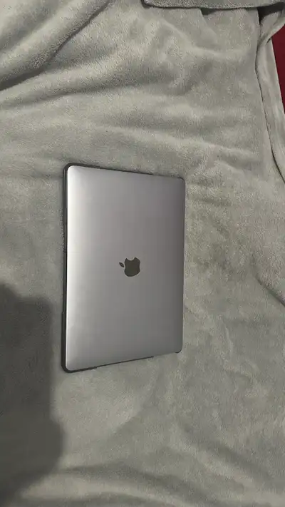 2020 MacBook Air M1 (Broken screen), View more
