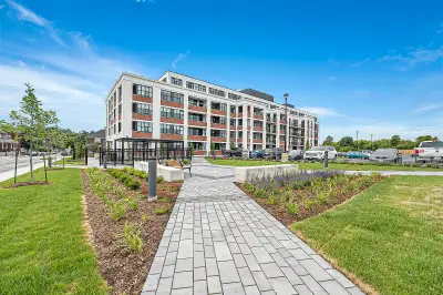 Chic & Bright 2 Bed, 2 Bath Condo in The Heart of The Ward