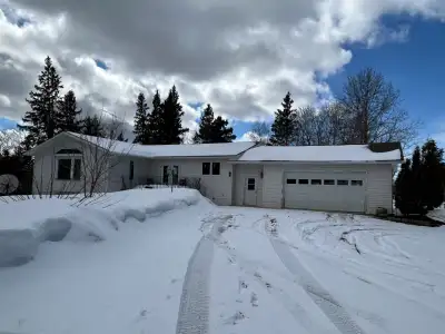 3 Beds 1 Bath - House Railway Ave, Mistatim, SK S0E, Canada Farm house tor sale to be moved Located...