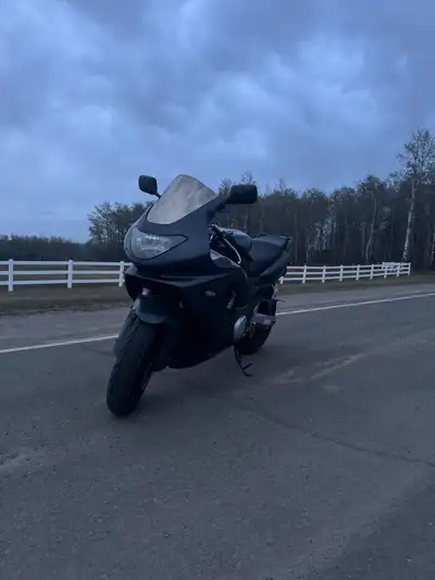 Looking to sell/trade my 2007 Yamaha YZF600R (Thunder cat) Amazing bike for keeping up with other 60...