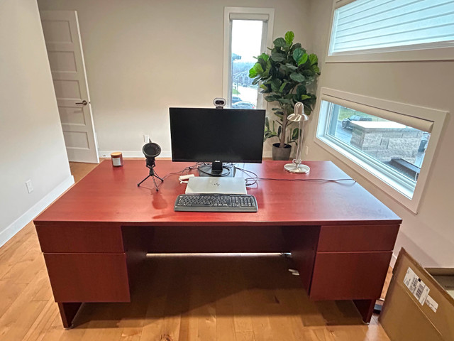 Bureau de travail dans Bureaux  à Lévis