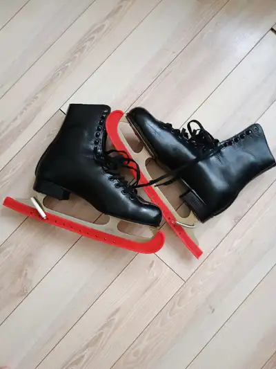 Black figure skates, women's size 10, men's 7.5, View more