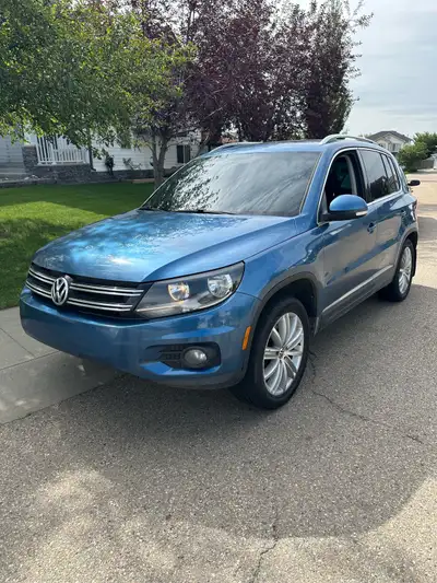 2017 Volkswagen Tiguan 2.0L 217km One Owner Big moonroof Backup camera Always maintained on time don...