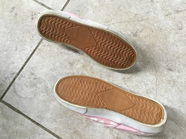 Checkered Pink slip on shoes, Girls’ Sz 4. Ladies’ Sz 6 in Women's - Shoes in Guelph - Image 3