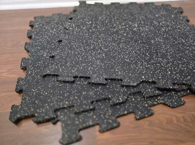 23"x 23" inch interlocking rubber gym floor tiles  Ma in Exercise Equipment in Oshawa / Durham Region - Image 2