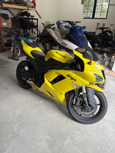 2008 Kawasaki Ninja ZX6r for sale - bike runs great and is in good condition for the year, never bee...