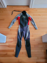 Like New O'NEILL Surfing Wetsuit 3/2mm. Size Small. 