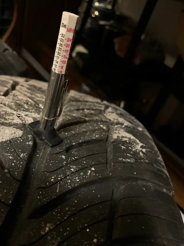 2007 G35s oem rims with all season tires in Tires & Rims in Oshawa / Durham Region - Image 4