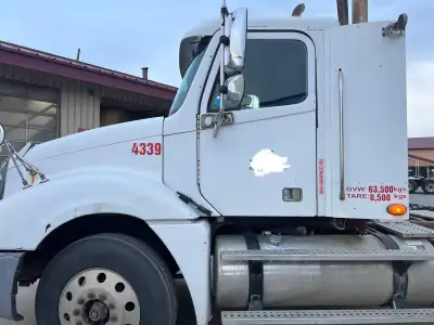 2007 Freightliner Colombia with cat15 , fresh safety, all new tires $ 25000 7806607584