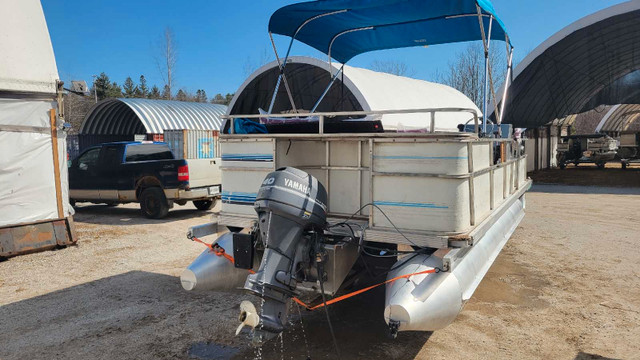 pontoon boat 40 hp yamaha trailer inc $ 12900 in Powerboats & Motorboats in Kingston - Image 4