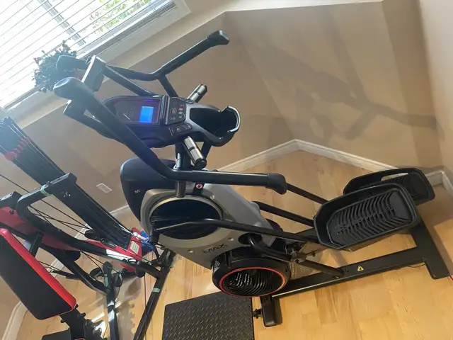 Bowflex M6 Elliptical Max Trainer in Exercise Equipment in Strathcona County - Image 4