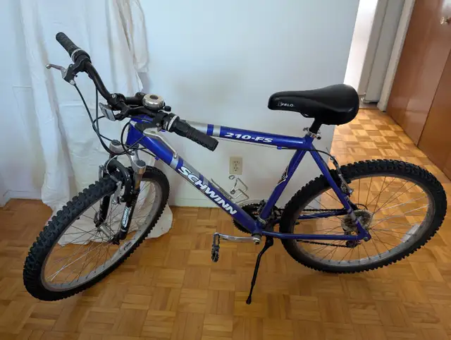 vélo de montagne SCHWINN in Mountain in City of Montréal - Image 2