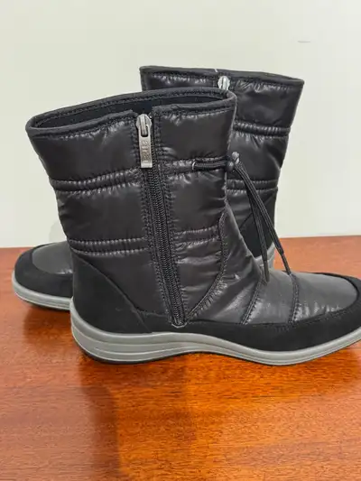 New Ara German Gore-Tex boots/ bottes size 7.5, View more