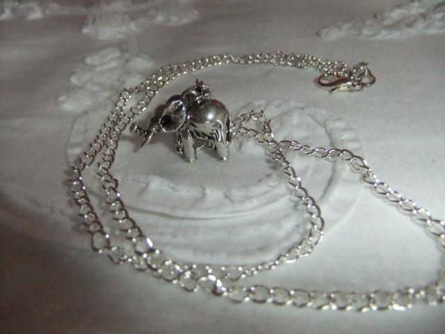 New Silver Elephant on a silver curb chain necklance in Jewellery & Watches in Mississauga / Peel Region - Image 3