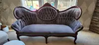 beautiful Grey vintage / Victorian couch