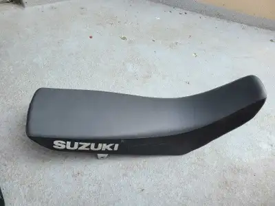 The stock motorcycle seat for Suzuki DR650 like new From motorcycle 2018 year I didn't use it