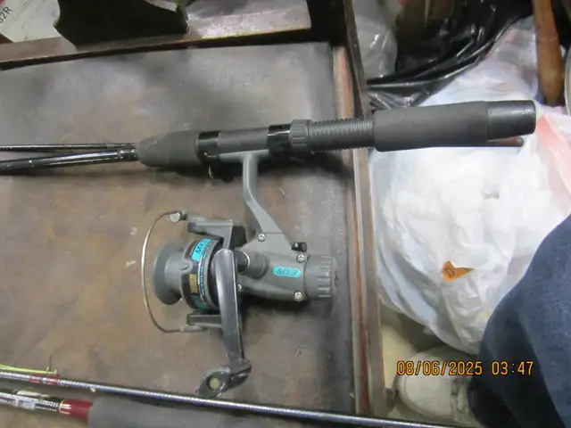 2 Experienced Fishing Rod and Reel Combos 1 Fly 1 Open Face in Fishing, Camping & Outdoors in Norfolk County - Image 7