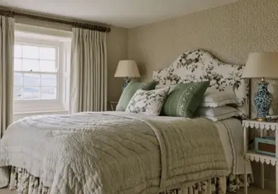 Furnished , very clean , walk in closet Use of main apartment as well,, Other roommate is never arou...